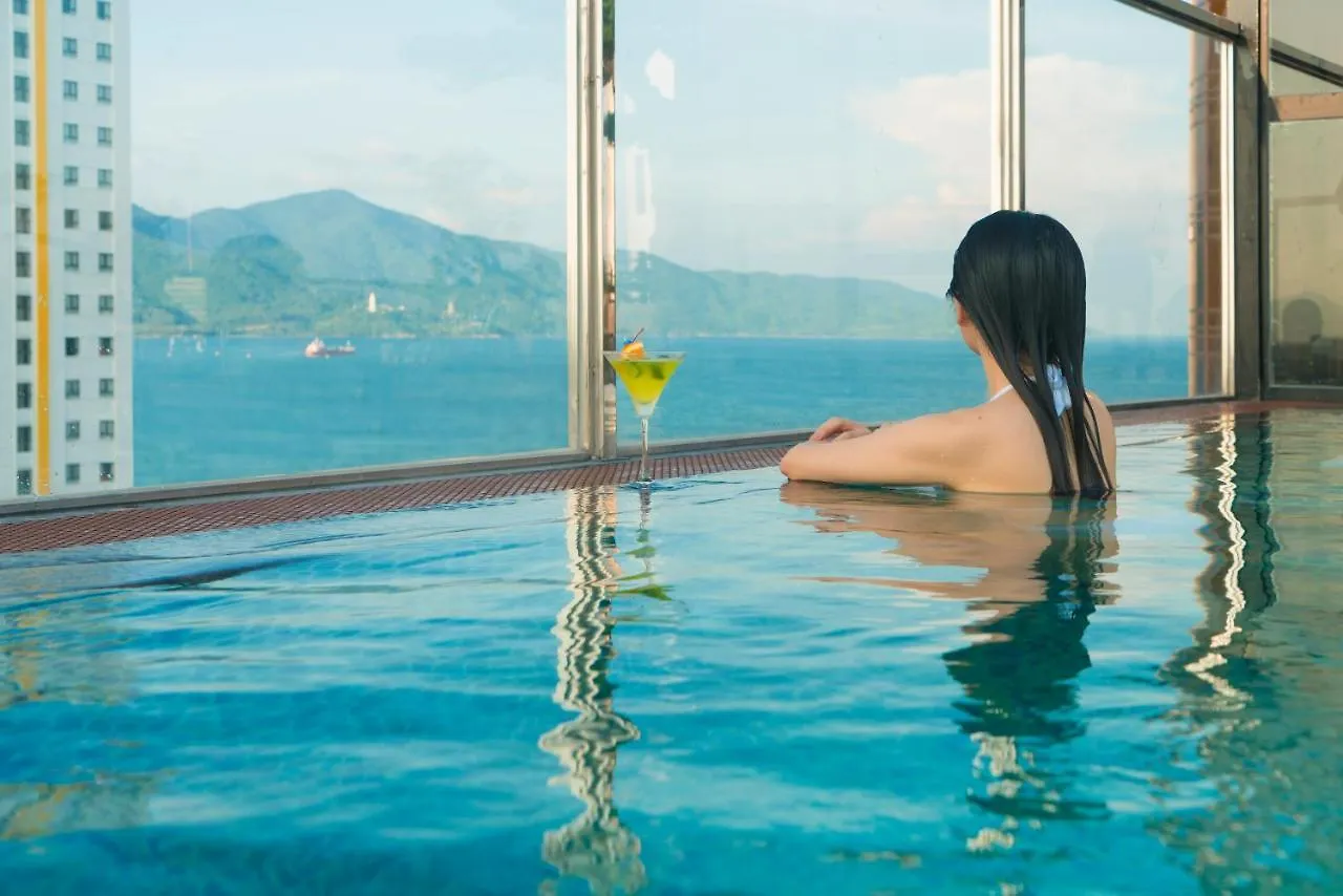 Sofiana My Khe Hotel & Spa- Rooftop Pool Bar Дананг Вьетнам