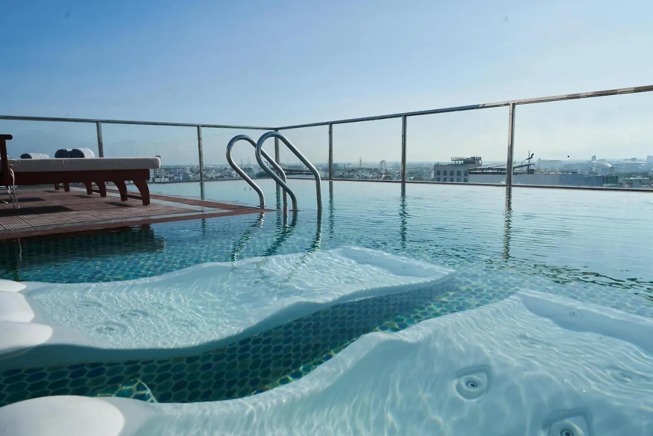 Sofiana My Khe Hotel & Spa- Rooftop Pool Bar Đà Nẵng